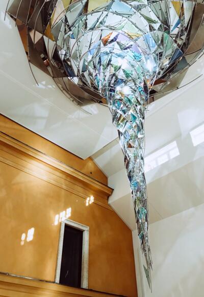 Glaswirbel im Foyer des Lenbachhauses