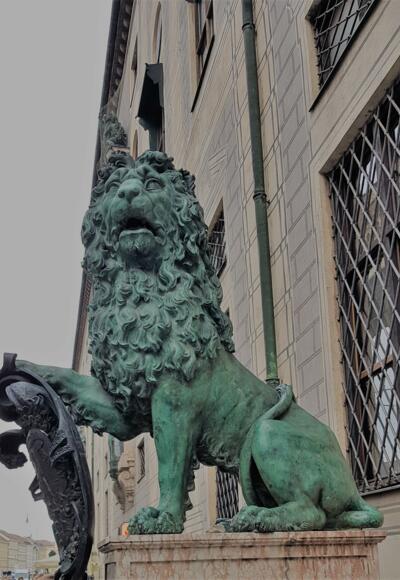 Löwen vor der Residenz