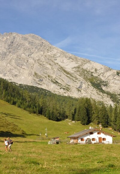 Blick von Kühroint hinüber zum Watzmannhaus auf dem Falzkopf