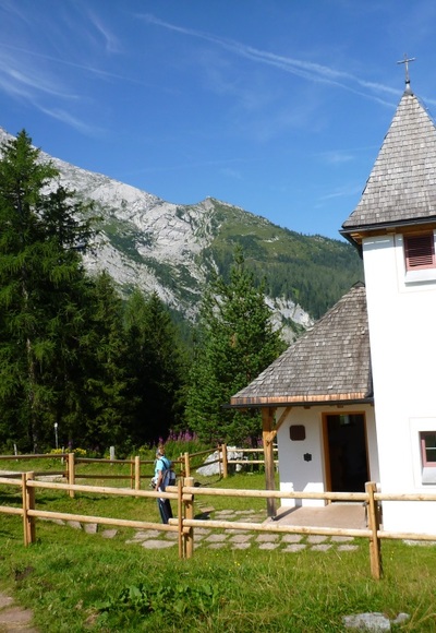 Blick von Kühroint hinüber zum Watzmannhaus auf dem Falzkopf