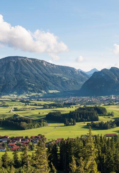 Ausblick von den Ruinen oberhalb der SchlossbergalM:Hohenfreyberg und Eisenberg