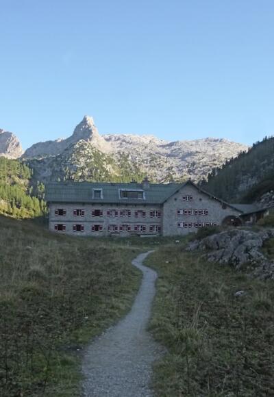 Schottmalhorn, davor das Kärlinger Haus
