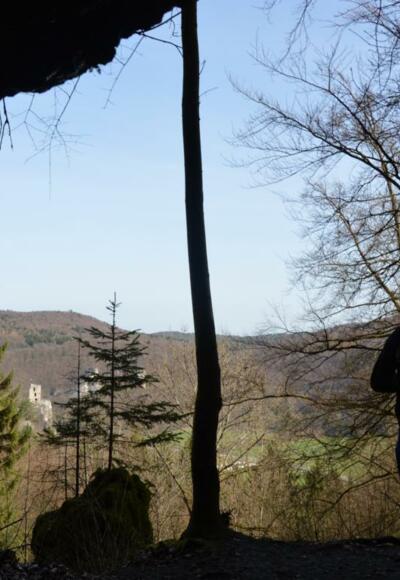 Abstecher vom Trail mit Blick aus den Felsen zur Neideck