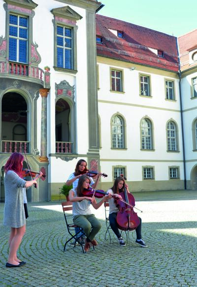 Musikanten im Klosterhof St. Mang in Füssen