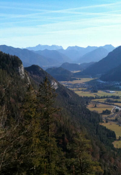 Panoramablilck vom Maximiliansweg ins Pfrontener Tal