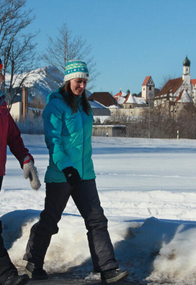 Winterwandern mit Blick auf Füssen