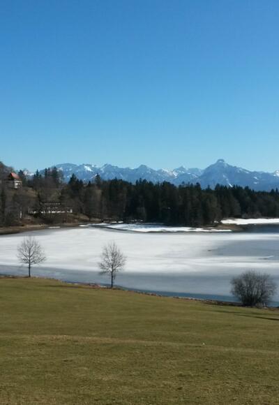 Ein traumhaftes Bergpanorama am Schwaltenweiher