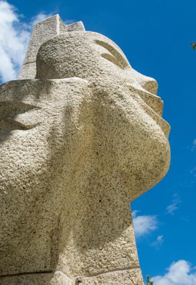 Maskenbrunnen am Rathaus