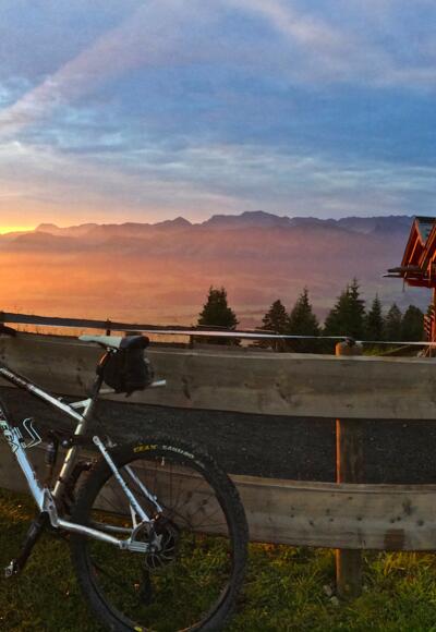 Sonnenaufgang an der Weltcup-Hütte