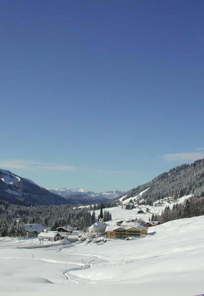 Winterwandern Höhenweg Dorf
