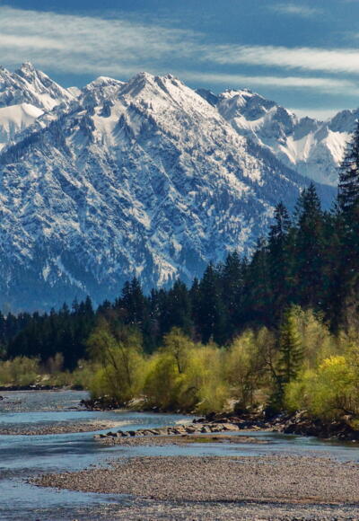 Iller am südlichen Ende des Auwaldsees mit Blick auf den Allgäuer Hauptkamm