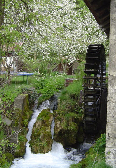 Alte Schmiede mit Wasserrad