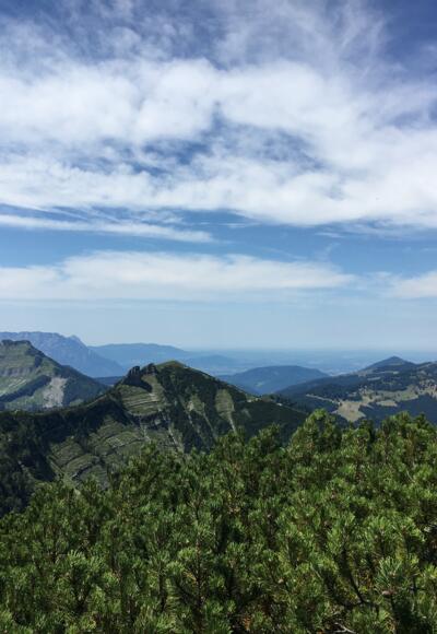 Bildmitte: Regenspitz; links davon das Gruberhorn und im Hintergrund der Schmittenstein