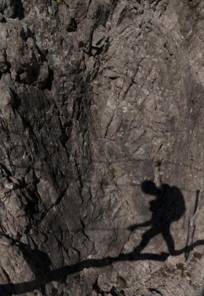 Schattenwurf auf der Hängebrücke