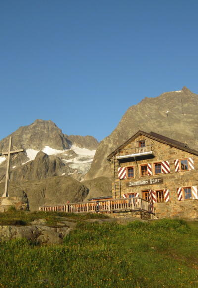 Darmstädter Hütte mit Küchlspitze und Kuchenspitze