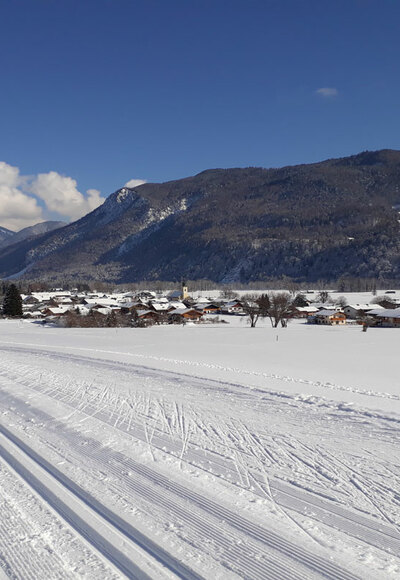 Blick vom Bichlfeld hinunter auf Schleching