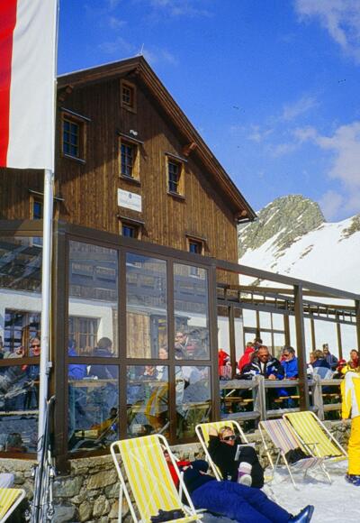 Tuxerjoch-Haus, beliebter Stützpunkt für Schifahrer, Hintertuxer Gletscher
