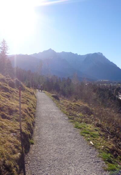 Philosophenweg mit Blick auf das Zugspitzgebirge