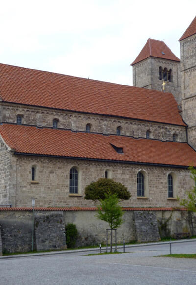 Die Romanische Basilika St. Michael in Altenstadt.
