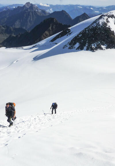 Auf dem Ostgrat des Zuckerhütl, unten der Pfaffensattel und der Wilde Pfaff