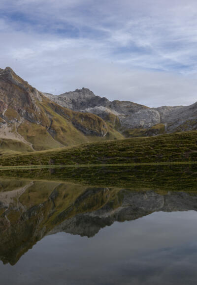 Blick über den Alpsee (4). Wer diese Aussicht sehen will, muss vom Weg zur Wasenspitze kurz abbiegen und um den See laufen.