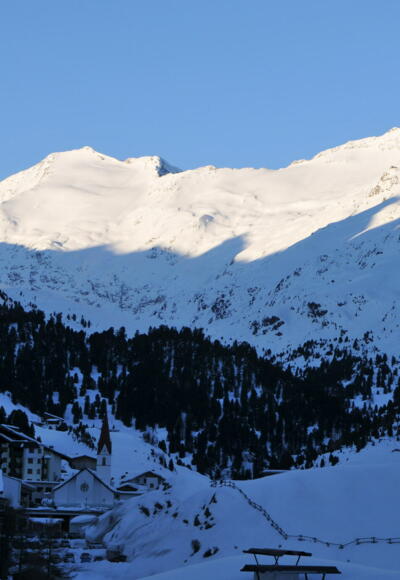 Obergurgl:  winterlicher Blick auf den morgendlichen Schalfkogel