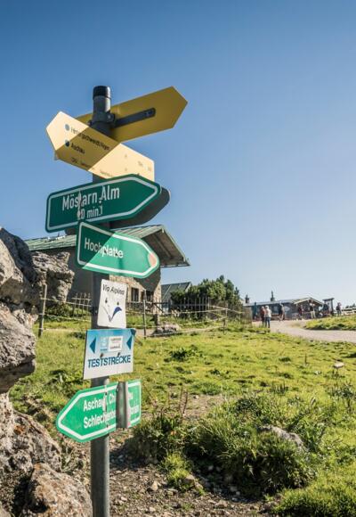 Wegweiser an der Steinlingalm