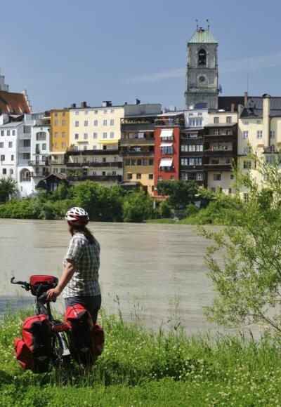 Radler vor Wasserburg am Inn