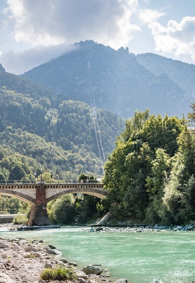 Der Weg führt entlang der Saalach