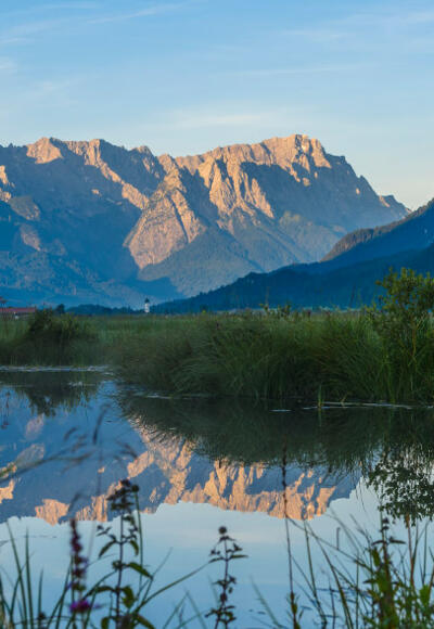 Blick vom Loisachtal auf Wettersteinmassiv und Kramer