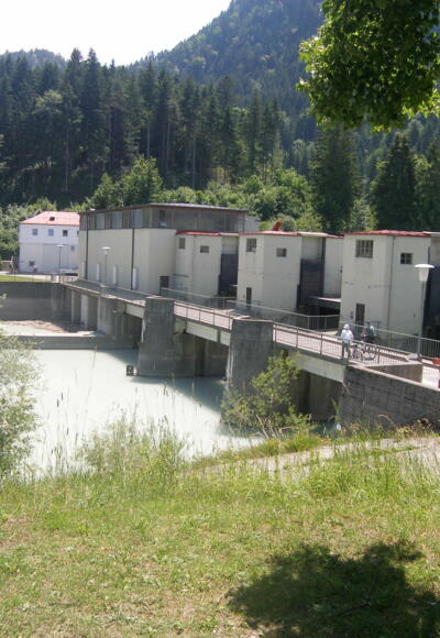 Wenige Kilometer vor dem Ende unserer Tour queren wir den Lech an der Staustufe bei Füssen.