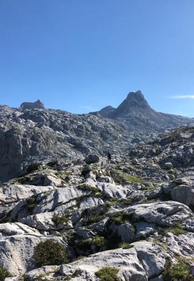 Ausblick über das Steinerne Meer mit dem markanten Wildalmkirchl (links)