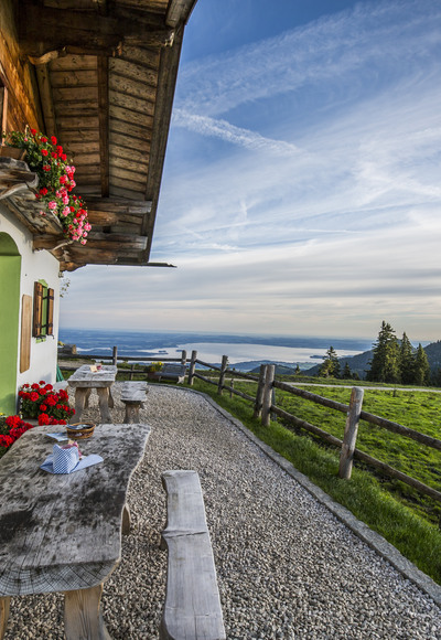 Piesenhausener Hochalm mit Blick zum Chiemsee