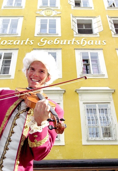 Vor Mozarts Geburtshaus