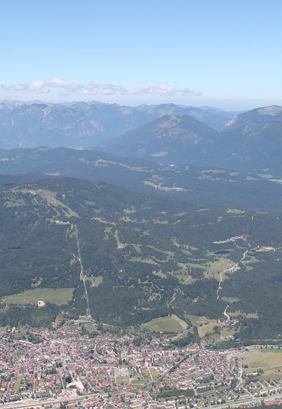 Blick über Mittewald Richtung Garmisch-Partenkirchen