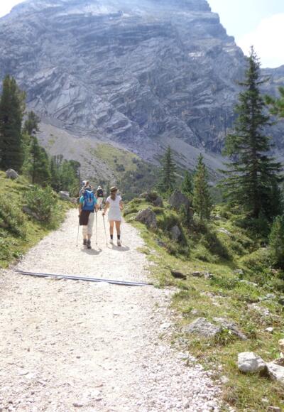 Weg zwischen Wettersteinalm und Schachen