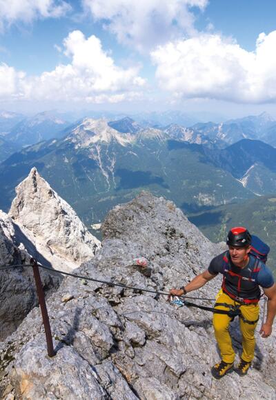 Blick vom Klettersteig nach Norden auf Eibsee und Kramer.
