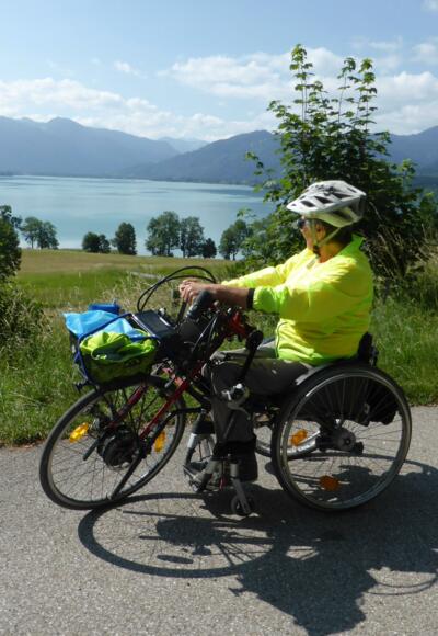 Blick in Kaltenbrunn über den Tegernsee