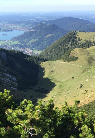 Blick vom Jägerkamp auf Alm und Schliersee