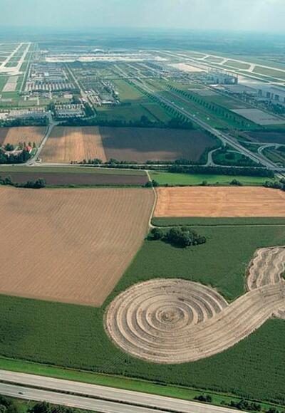 "Der Flughafen am Erdzeichen" by Klaus Leidorf