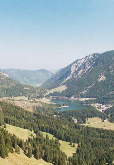 Blick vom Stolzenberg auf den Spitzingsee.