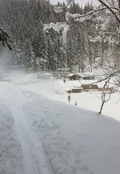 Der Weg endet etwas oberhalb des Kolbensattels