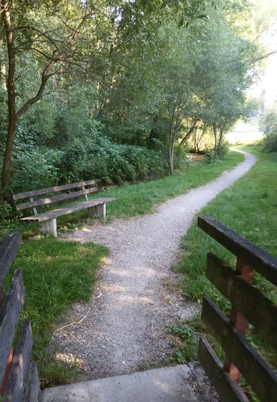 Am Ufer der Isen entlang