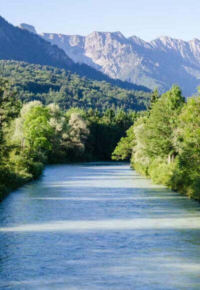 Wanderung - Loisach-Rundweg - Blick über die Loisach in die Berge