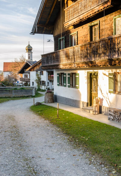 Radtour - Auf den Spuren der Römer im Blauen Land (Römerradweg) - Ortsidylle in Ohlstadt
