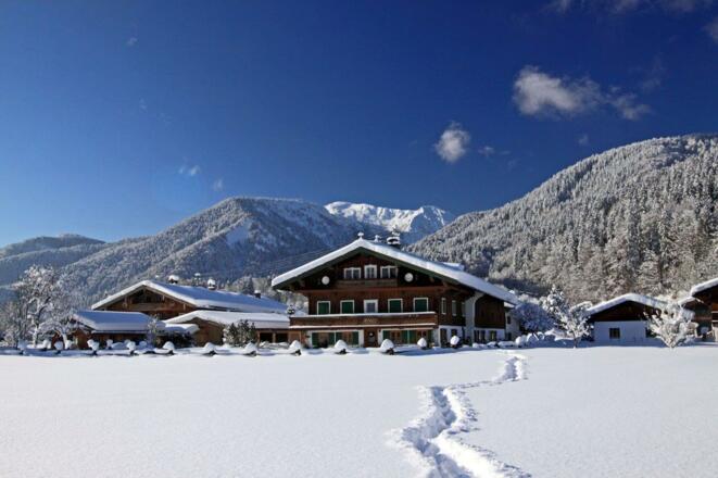 Kreuth-Oberhof mit Blick zum Hirschberg