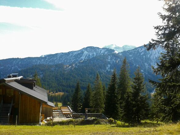Hüttenterrasse mit Bergblick