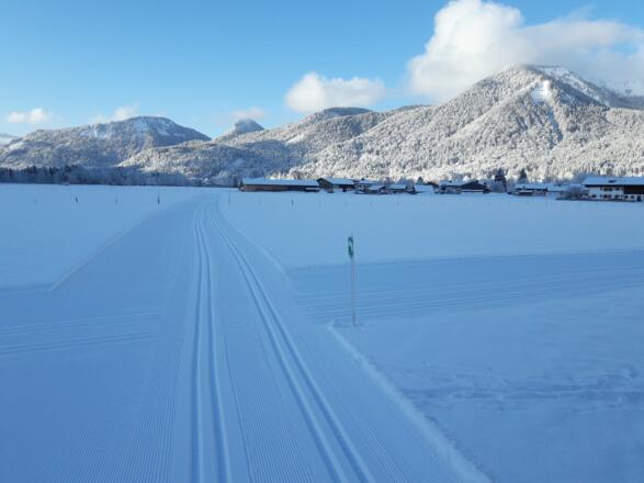 Sonnenloipe Scharling-Oberhof mit Blick zum Hirschberg