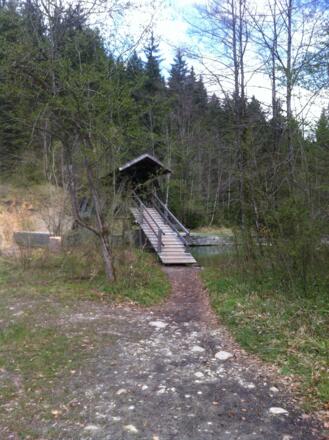 Der Kalkofensteg führt über die Ammer
