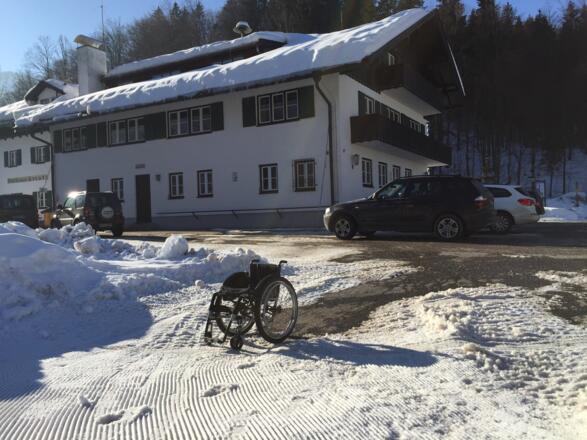 Zugang zur Loipe in Kreuth beim Rathaus